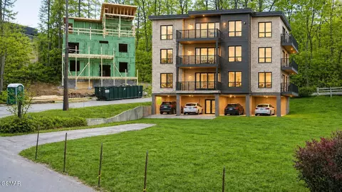 322 Circle Dr, Gatlinburg, TN 37738
