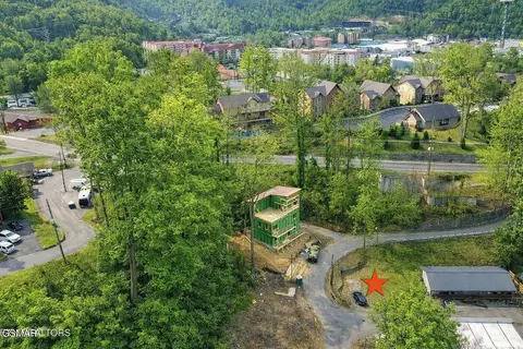 322 Circle Dr, Gatlinburg, TN 37738