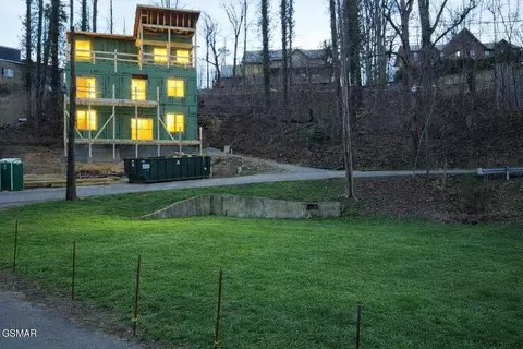 322 Circle Dr, Gatlinburg, TN 37738