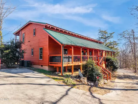 1707 Ridgecrest Dr, Sevierville, TN 37876