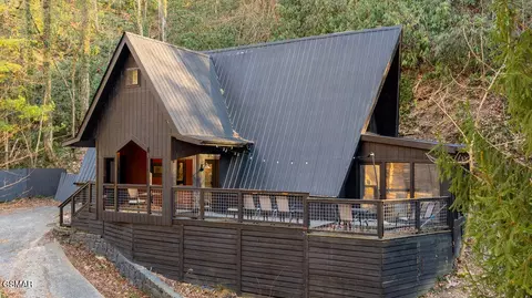 1043 Ski Mountain Rd, Gatlinburg, TN 37738