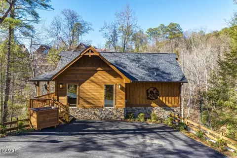 1110 Rocky Creek Way, Pigeon Forge, TN 37863