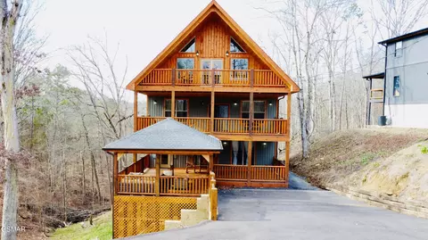 735 Timberlake Cir, Sevierville, TN 37876