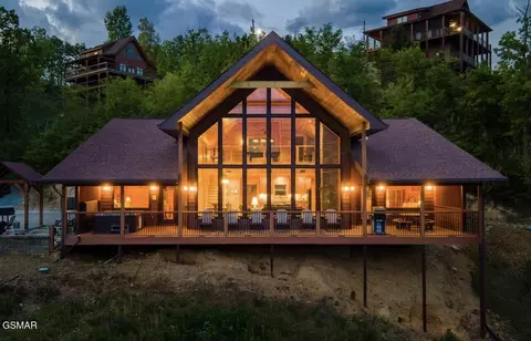 827 Vixen Run, Gatlinburg, TN 37738
