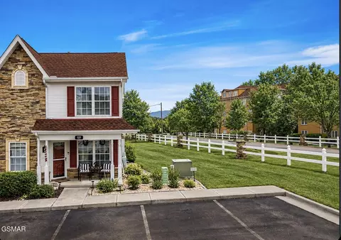 527 Orchard Valley Way, Pigeon Forge, TN 37862
