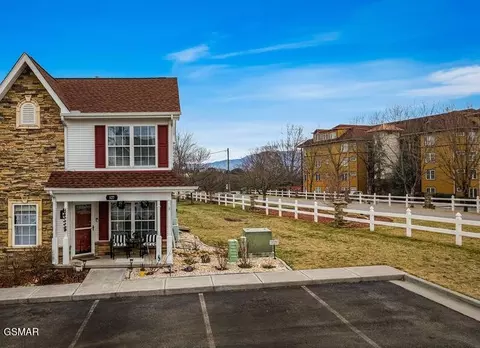 527 Orchard Valley Way, Pigeon Forge, TN 37862