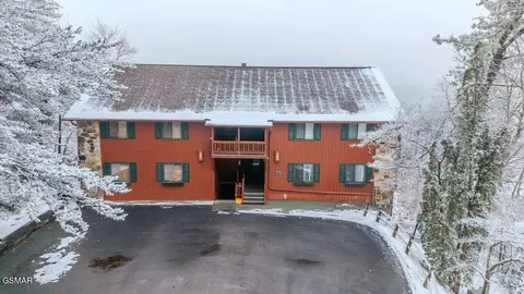 429 Deer Path Ln, Gatlinburg, TN 37738