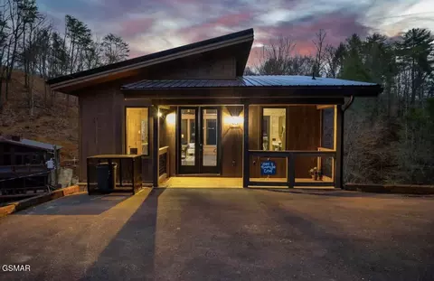 1508 Mountain Dr, Sevierville, TN 37876