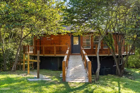 525 Sourdough Hollow Rd, Kodak, TN 37764
