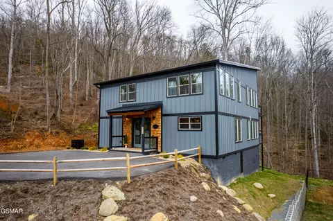 456 Winfield Heights Rd, Gatlinburg, TN 37738