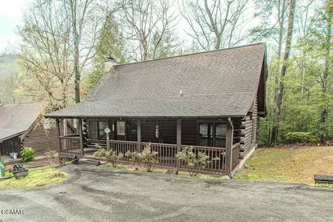 709 Golden Eagle Way, Pigeon Forge, TN 37863