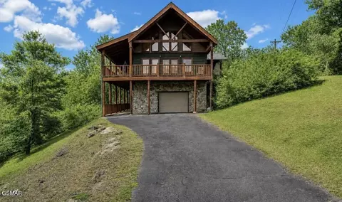403 Happy Hollow Ln, Sevierville, TN 37876