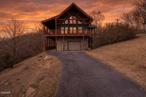403 Happy Hollow Ln, Sevierville, TN 37876