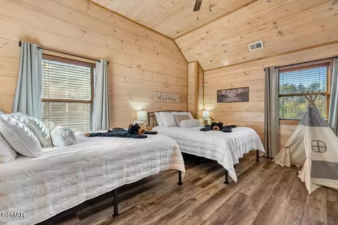 Bedroom - 1663 Falls Way, Pigeon Forge, TN 37863 photo 4 of 5