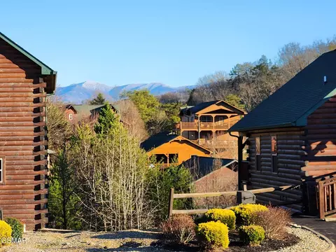 Exterior - 1663 Falls Way, Pigeon Forge, TN 37863 photo 2 of 6
