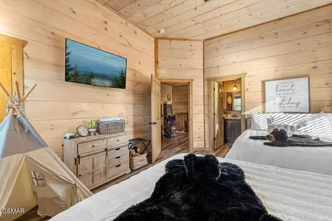 Bedroom - 1663 Falls Way, Pigeon Forge, TN 37863 photo 5 of 5