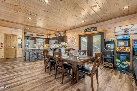 Dining - 1663 Falls Way, Pigeon Forge, TN 37863 photo 2 of 4