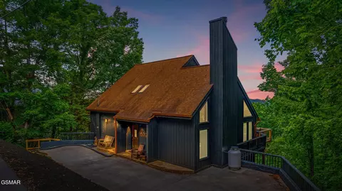 1679 Zurich Rd, Gatlinburg, TN 37738