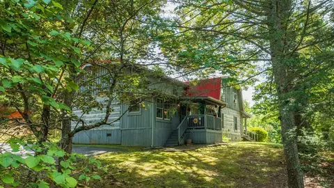 422 Autumn Ln, Gatlinburg, TN 37738