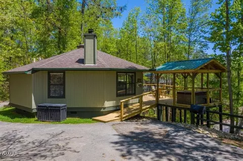 1027 Condo Dr, Gatlinburg, TN 37738