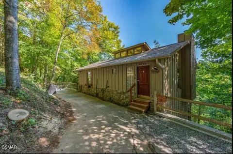 3607 Birdie Ln, Gatlinburg, TN 37738