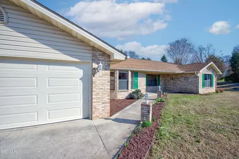 2929 Oak Top Ct, Kodak, TN 37764