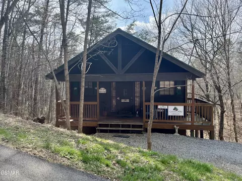 1520 Ski View Ln, Sevierville, TN 37876