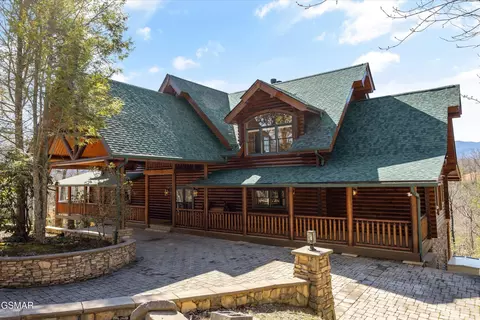 611 Pinnacle Vis, Gatlinburg, TN 37738