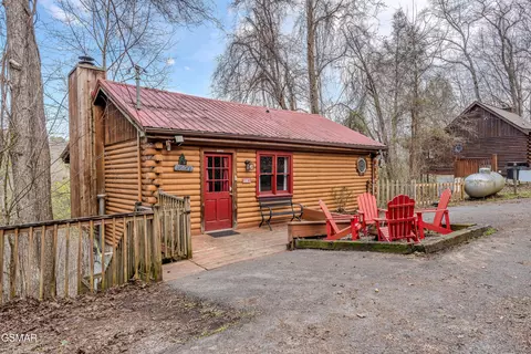 1716 Ridgecrest Dr, Sevierville, TN 37876