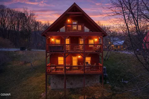 513 Hideaway Ridge Cir, Sevierville, TN 37862