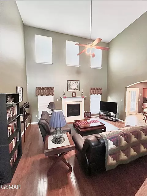 1524 Cutters Run Ln, Knoxville, TN 37932