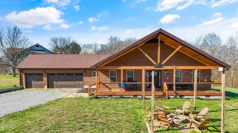 2784 Maplecrest Ln, Sevierville, TN 37876
