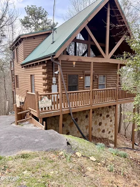 1724 Azalea Cir, Sevierville, TN 37876