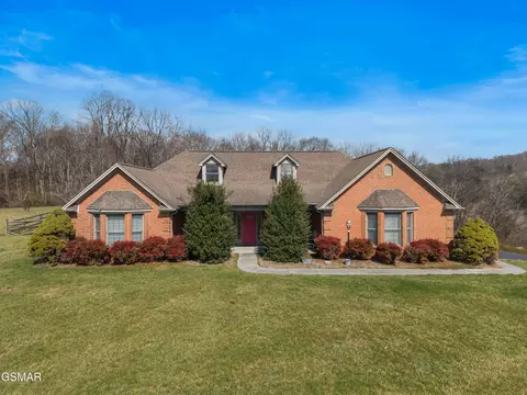 1141 Carolina Dr, Dandridge, TN 37725