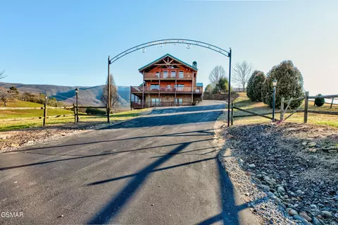 2466 Bryan Rd, Sevierville, TN 37862