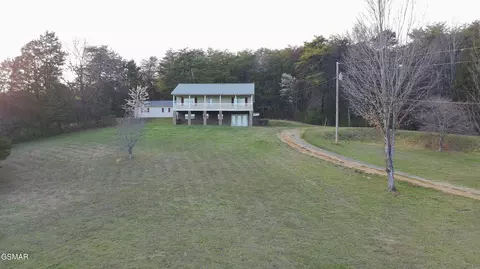 1429 Windsor Dr, Dandridge, TN 37725
