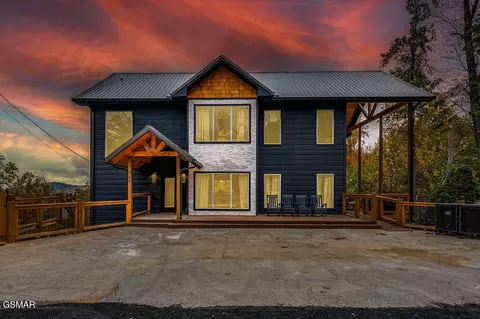 788 Chestnut Dr, Gatlinburg, TN 37738