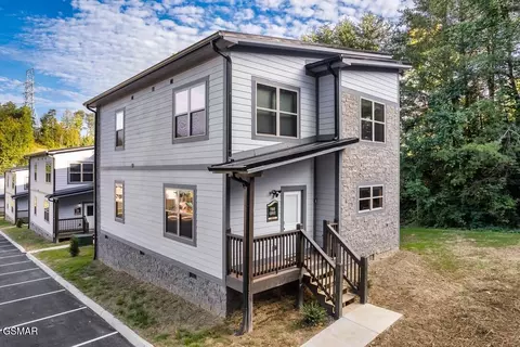 576 Dollywood Ln, Pigeon Forge, TN 37863