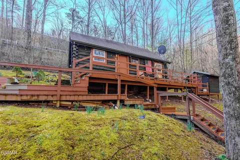 1878 Little Cove Rd, Sevierville, TN 37862