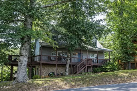 3390 Robeson Rd, Sevierville, TN 37862