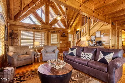 1111 Towering Oaks Dr, Sevierville, TN 37876