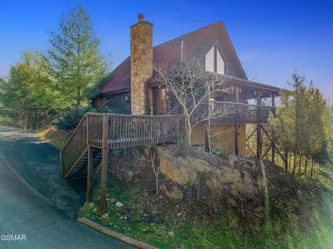 2028 Eagle Feather Dr, Sevierville, TN 37876