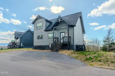 2053 Eagle Feather Dr, Sevierville, TN 37876