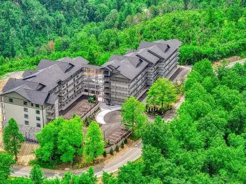 855 Campbell Lead Rd, Gatlinburg, TN 37738