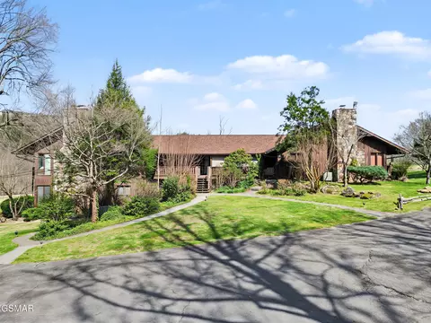 3815 E Pkwy, Gatlinburg, TN 37738