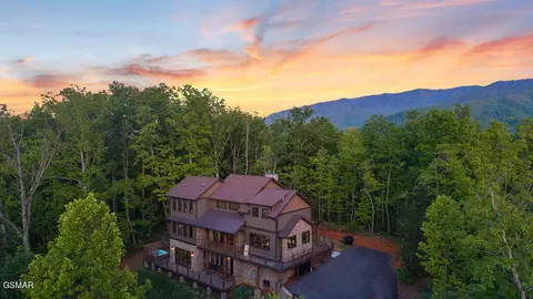 564 Thissa Way, Gatlinburg, TN 37738