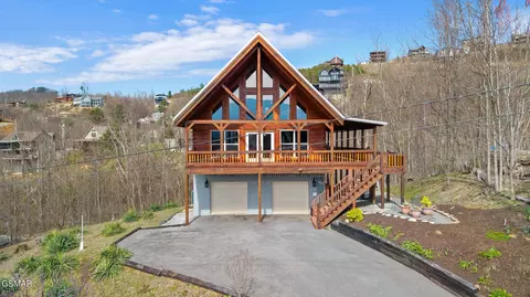 920 W Cedar Ln, Gatlinburg, TN 37738