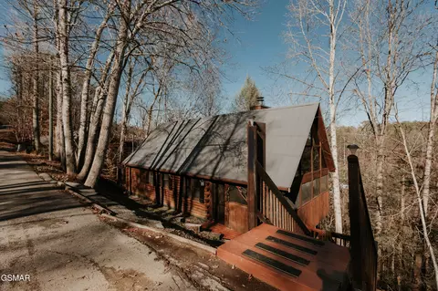 1522 Ridgecrest Dr, Sevierville, TN 37876