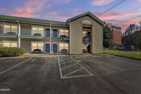 2743 Colonial Dr, Pigeon Forge, TN 37863