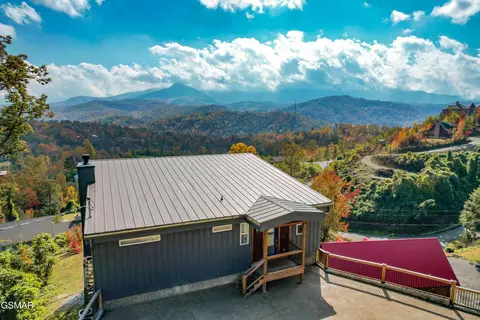 732 Beanstalk Rd, Gatlinburg, TN 37738